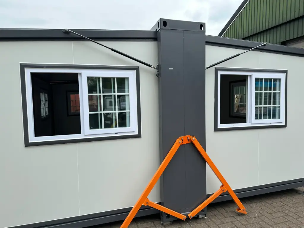 2024 mobile housing unit / container 2024 mobile housing unit / container