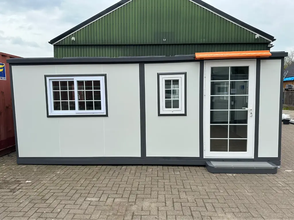 2024 mobile housing unit / container 2024 mobile housing unit / container
