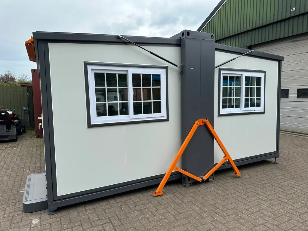 2024 mobile housing unit / container 2024 mobile housing unit / container