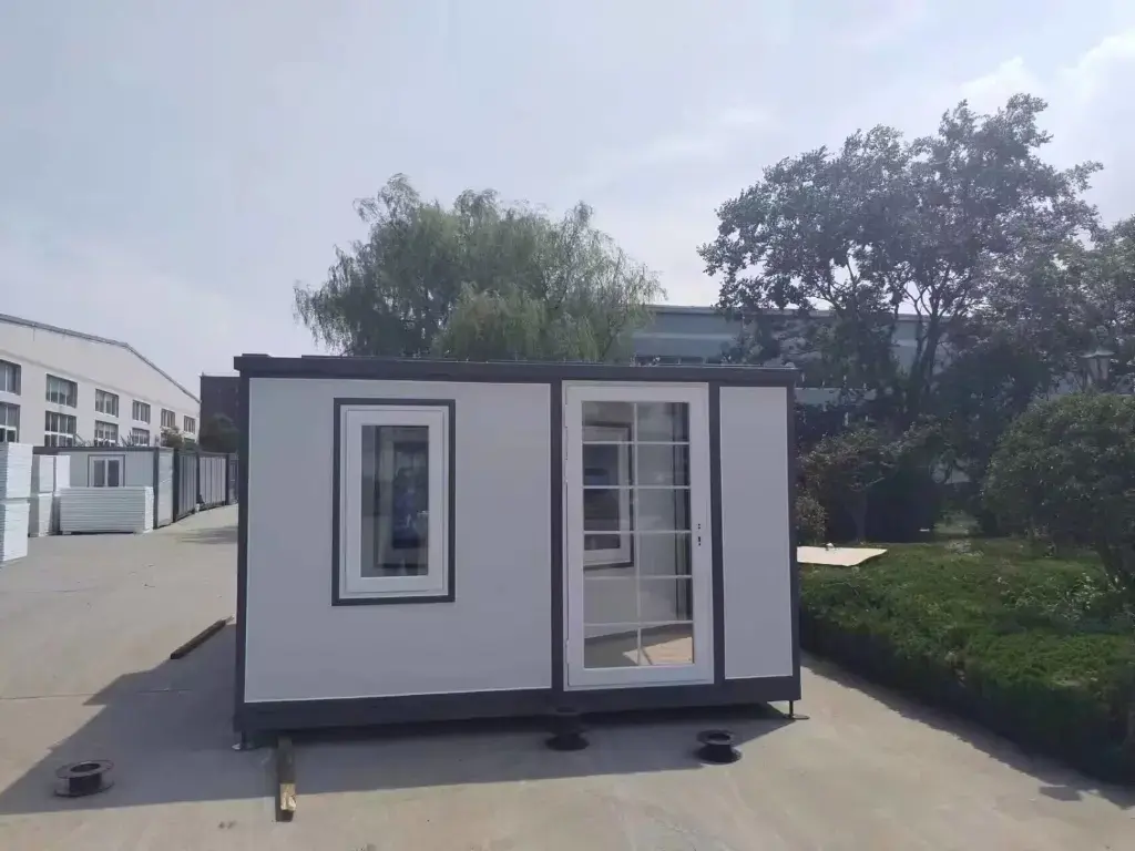 2024 mobile housing unit / container 2024 mobile housing unit / container